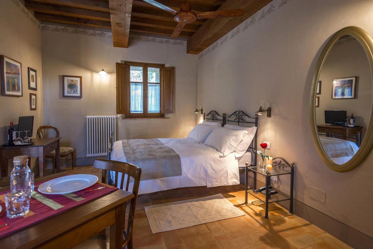 Podere Carceroni Poggi del Sasso エクステリア 写真