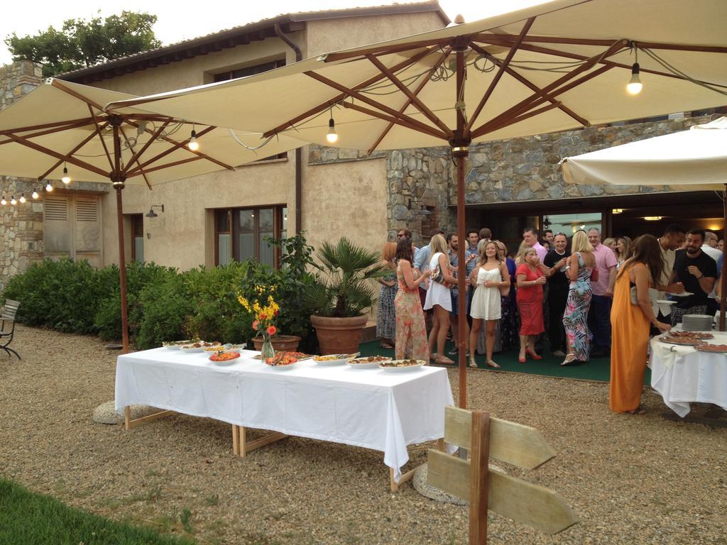 Podere Carceroni Poggi del Sasso エクステリア 写真
