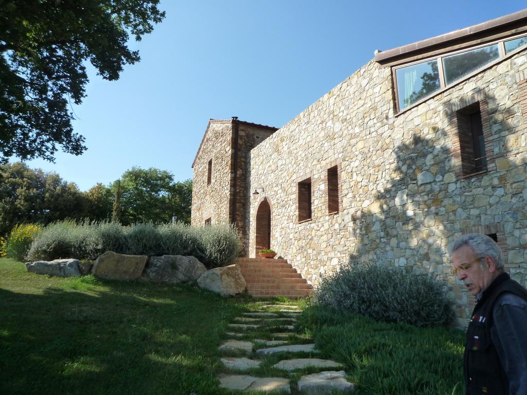 Podere Carceroni Poggi del Sasso エクステリア 写真